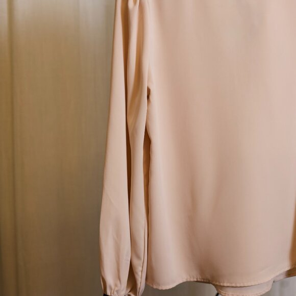 Chic Blush and Black Long Sleeve Blouse w/ Bow - Picture 6 of 9